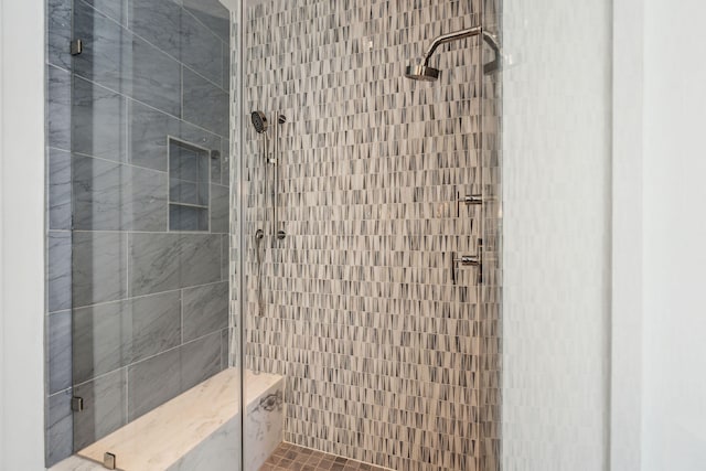 bathroom featuring tiled shower