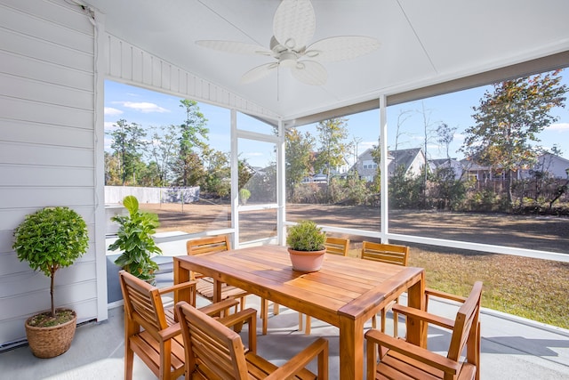 sunroom featuring ceiling fan