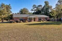 ranch-style house with a front yard