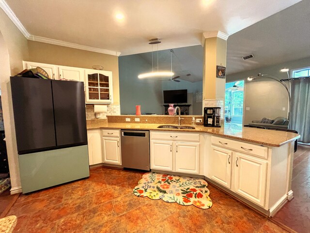 6212 Fieldstone Cir, Charleston, SC 29414 - kitchen featuring appliances with stainless steel finishes, a sink, open floor plan, crown molding, and backsplash