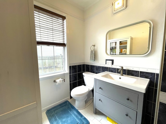 6212 Fieldstone Cir, Charleston, SC 29414 - bathroom featuring plenty of natural light, toilet, vanity, wainscoting, and tile walls
