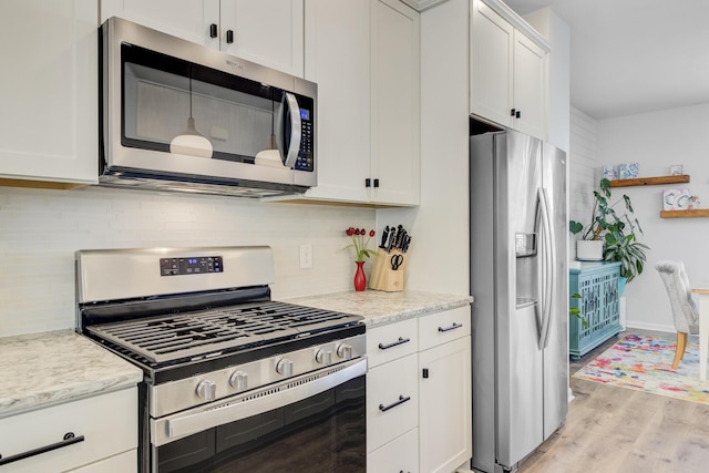 136 Rowans Creek Dr, Charleston, SC 29492 - kitchen with stainless steel appliances, backsplash, light wood finished floors, and white cabinets
