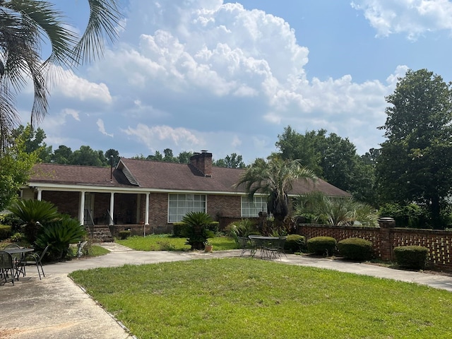 ranch-style home with a front lawn