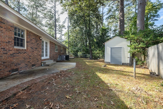 view of yard featuring a patio area and a storage shed