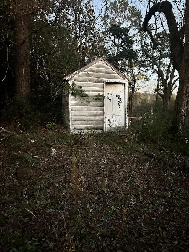 view of outbuilding