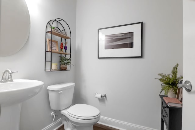 bathroom featuring sink and toilet