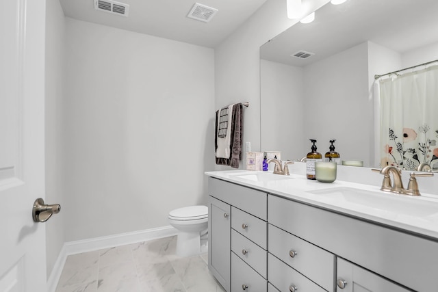 bathroom with a shower with curtain, vanity, and toilet