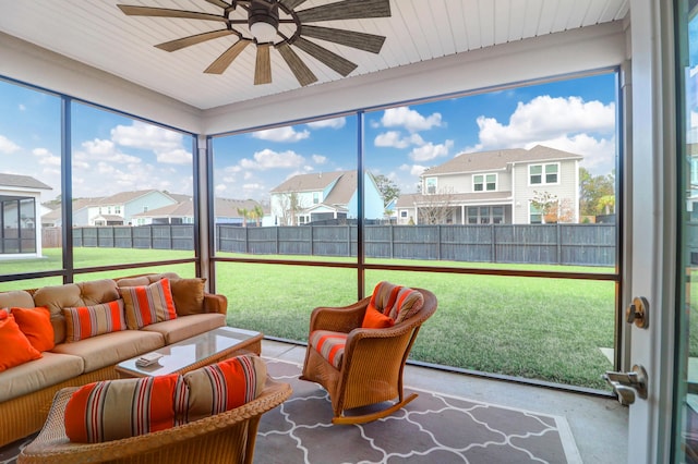 sunroom with ceiling fan