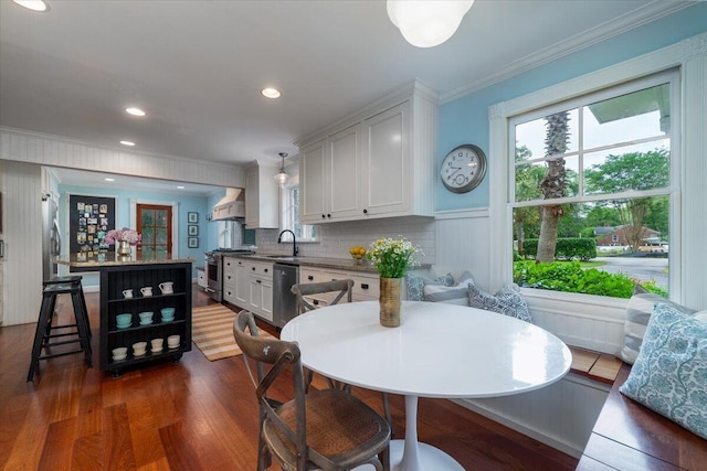 375 Seewee Cir, Mount Pleasant, SC 29464 - dining area featuring ornamental molding, dark wood finished floors, and recessed lighting