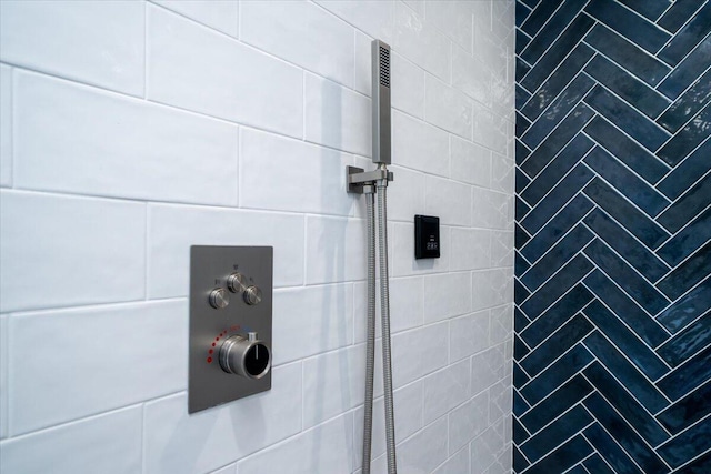 375 Seewee Cir, Mount Pleasant, SC 29464 - full bathroom featuring tiled shower