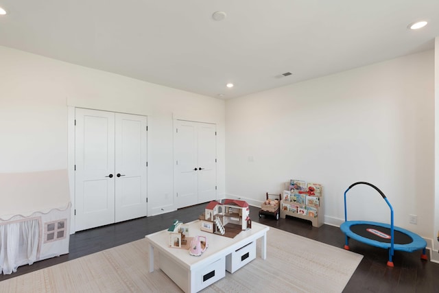 game room with recessed lighting, baseboards, visible vents, and wood finished floors