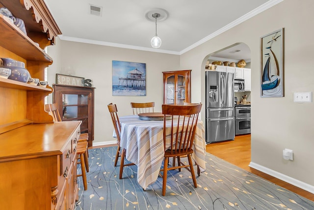 544 Beverly Dr, Summerville, SC 29485 - dining room with arched walkways, baseboards, ornamental molding, and visible vents