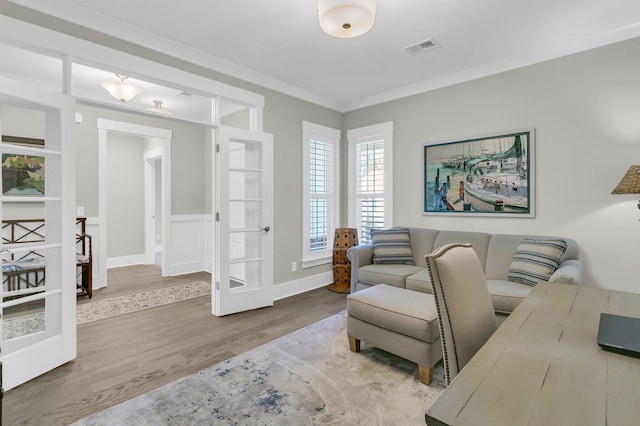 living room with crown molding and hardwood / wood-style floors