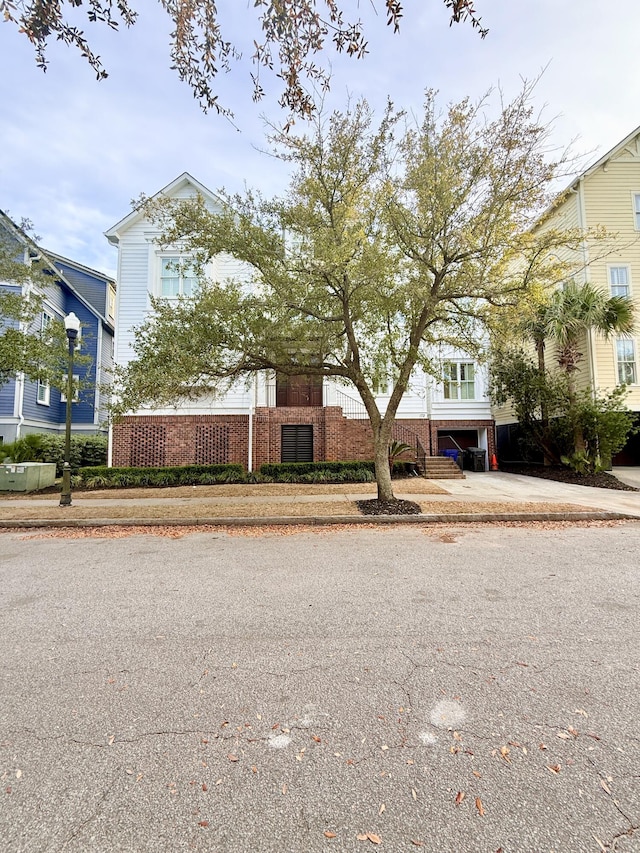 view of front of house with brick siding and a fenced front yard