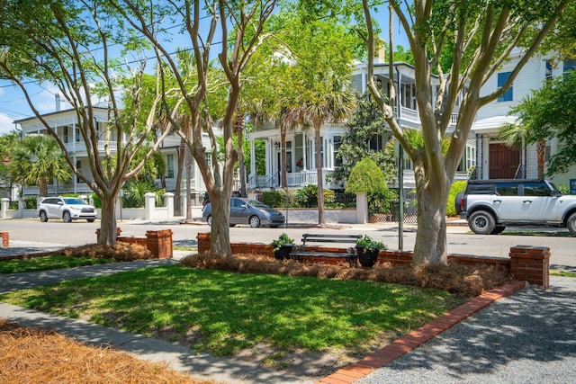 view of front of house featuring a front lawn