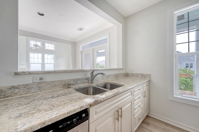 130 River Landing Dr Unit 2310, Daniel Island, SC 29492 - kitchen featuring a sink, healthy amount of natural light, a ceiling fan, light wood-style floors, and ornamental molding