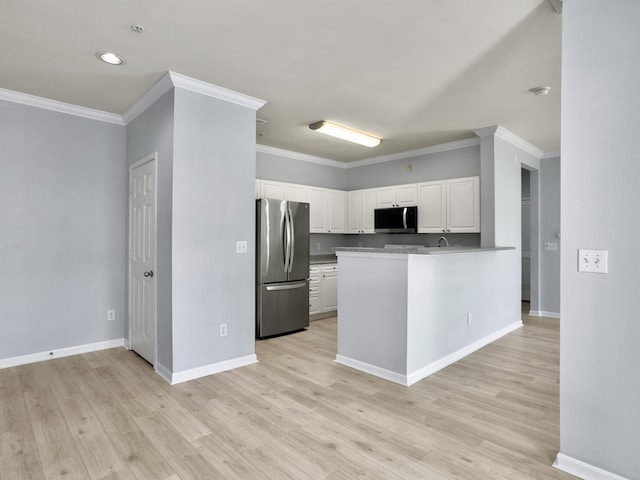 kitchen with crown molding, stainless steel appliances, light hardwood / wood-style floors, and white cabinets