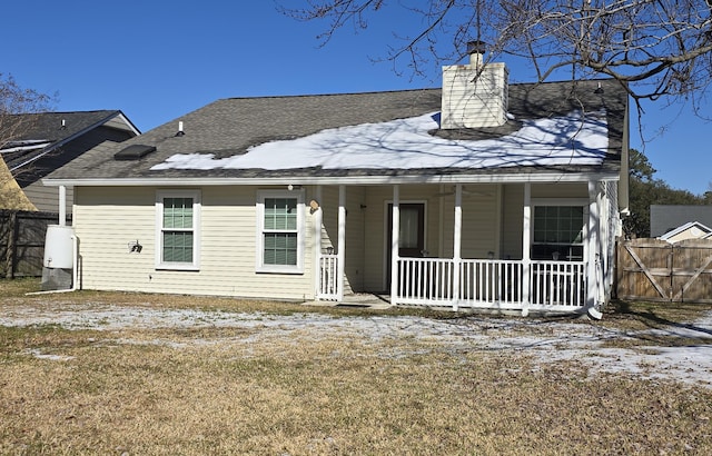 view of front of property featuring a porch