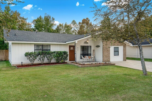 ranch-style house with a front yard