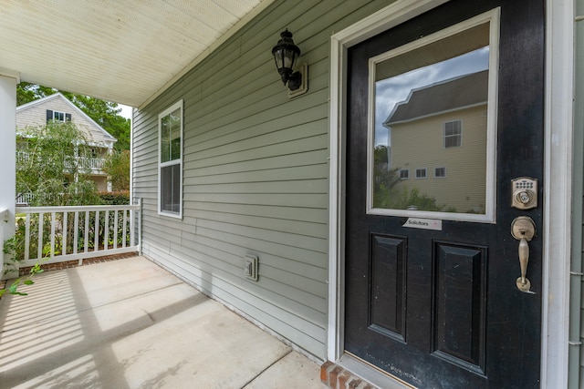 doorway to property with covered porch