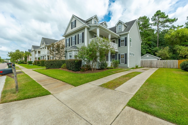 view of front of house featuring a front lawn