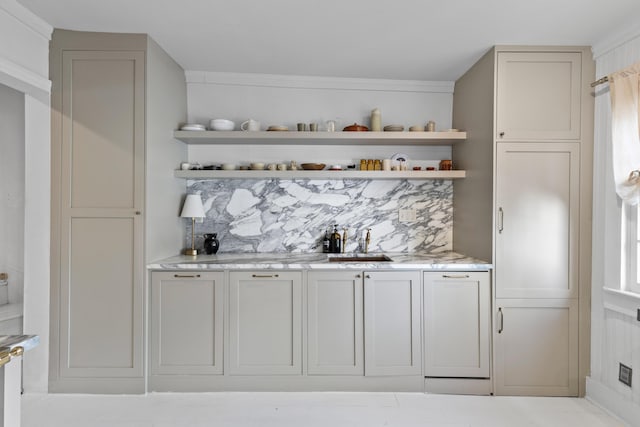 176 Smith St, Charleston, SC 29403 - bar featuring backsplash and a sink