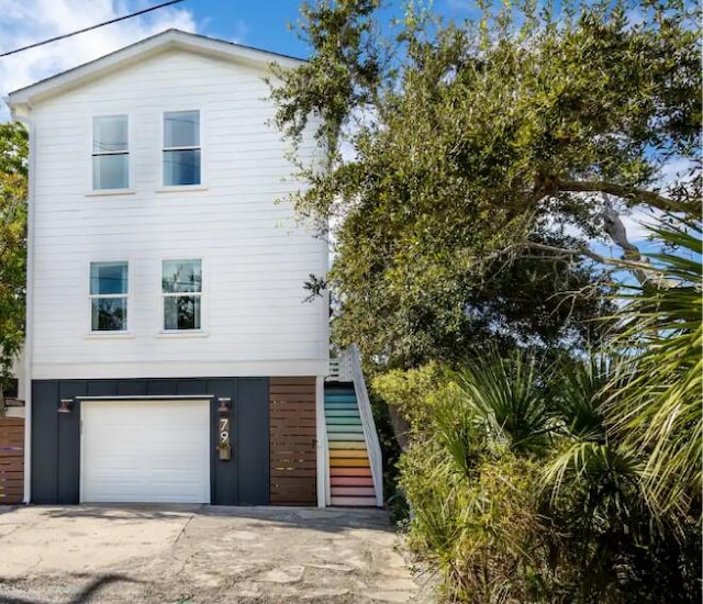 view of front facade with a garage