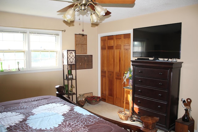 bedroom featuring ceiling fan, a textured ceiling, and a closet