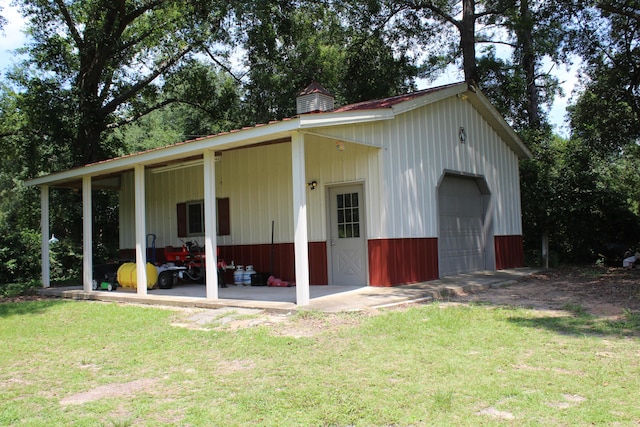 exterior space featuring a yard