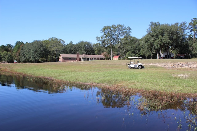 view of yard featuring a rural view