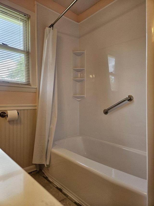 101 Brittany Ct, Summerville, SC 29485 - full bath with shower / bath combo and wainscoting