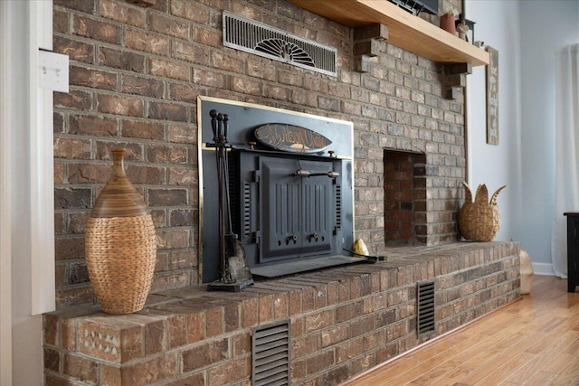 details with visible vents, baseboards, and wood finished floors