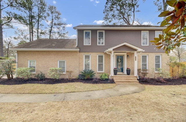 view of front facade featuring a front yard