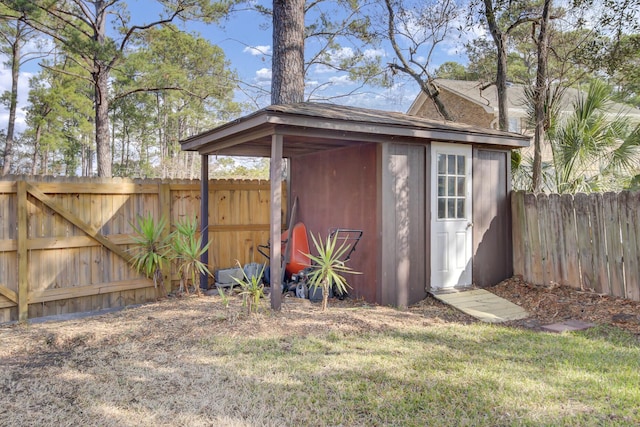 view of outbuilding with a yard