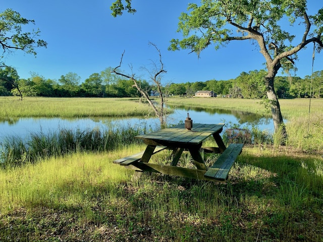 6613 Bloody Point Rd, Wadmalaw Island, SC 29487