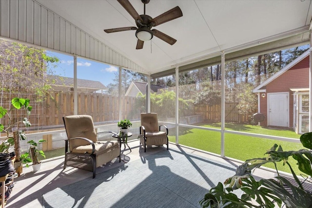 sunroom / solarium with a ceiling fan