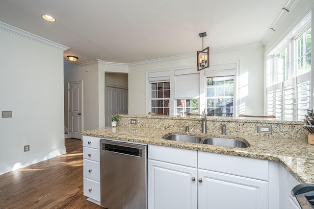 kitchen featuring ornamental molding, plenty of natural light, a sink, dark wood finished floors, and dishwasher