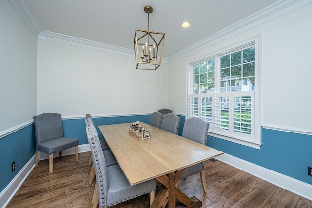 dining room featuring a chandelier, recessed lighting, baseboards, wood finished floors, and ornamental molding