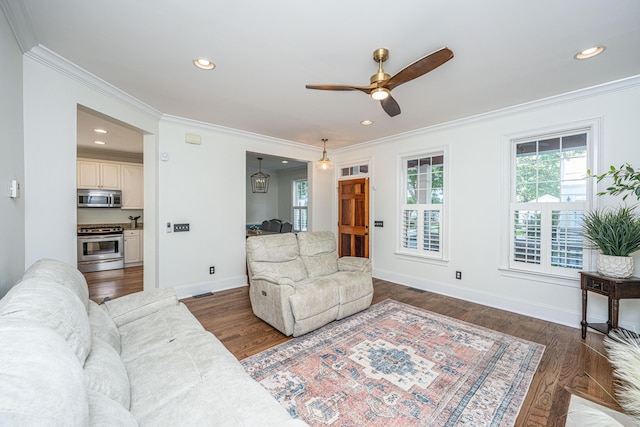 living room featuring crown molding, a ceiling fan, baseboards, and recessed lighting