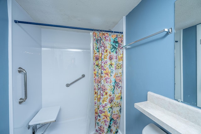 bathroom with curtained shower, a textured ceiling, and toilet