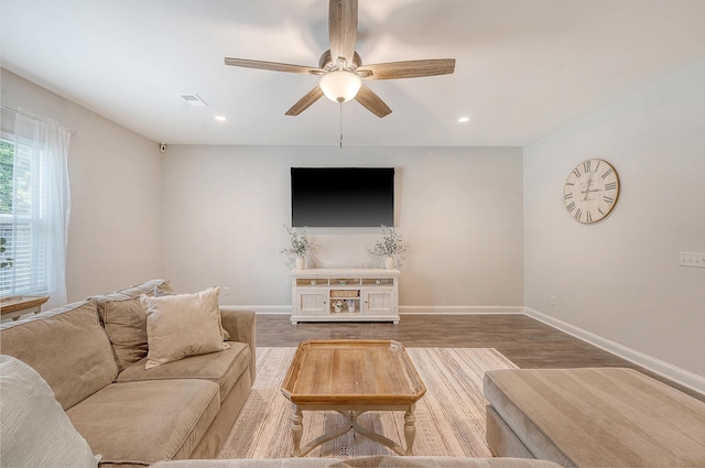 living area with baseboards, ceiling fan, recessed lighting, and visible vents