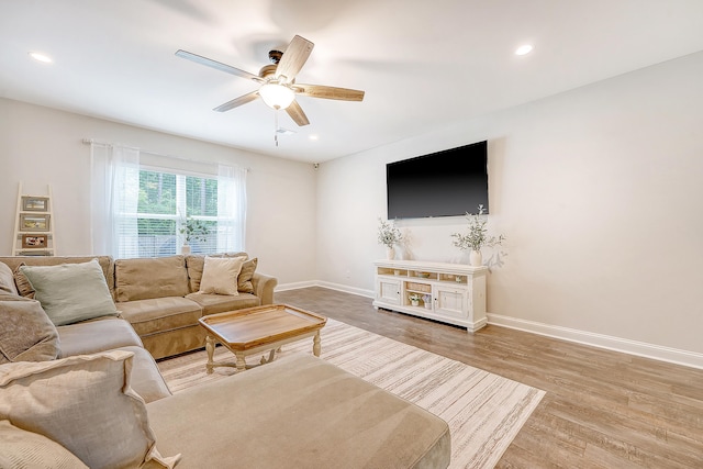 living area featuring recessed lighting, baseboards, ceiling fan, and light wood-type flooring