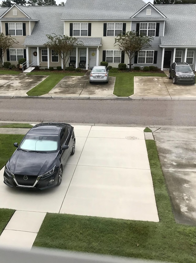 view of front of house with a front lawn