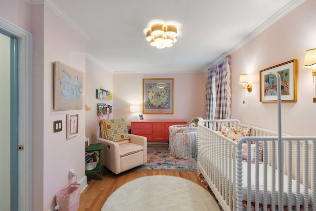 1661/2 Queen St, Charleston, SC 29401 - bedroom with light wood-style flooring, crown molding, and baseboards