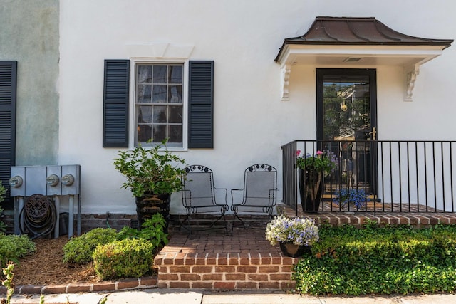 1661/2 Queen St, Charleston, SC 29401 - view of exterior entry featuring stucco siding