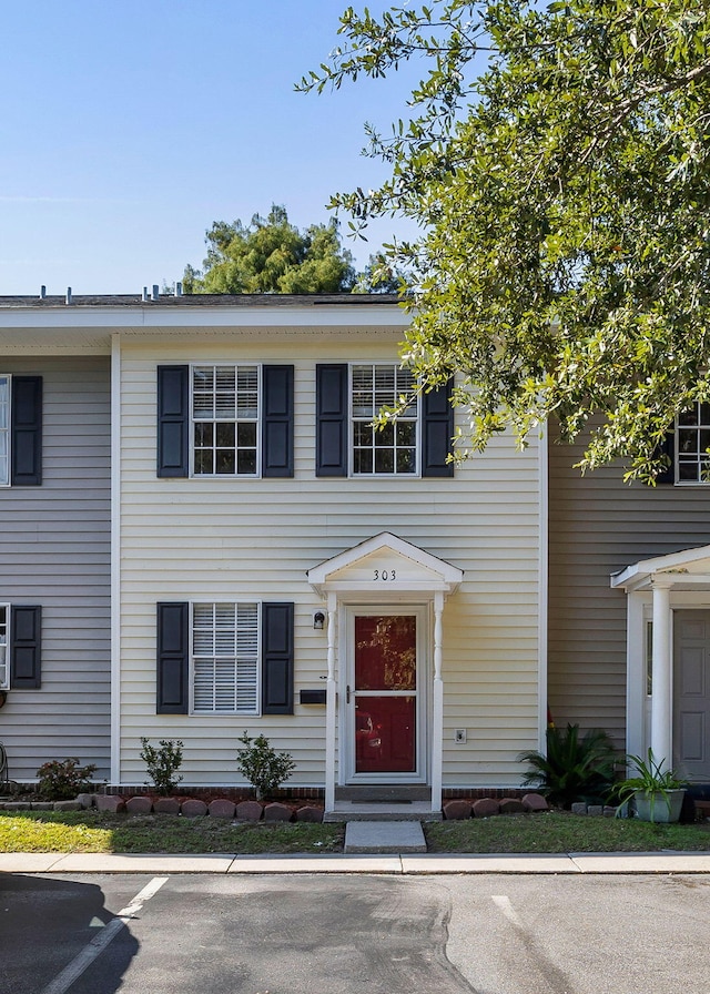 view of front of house