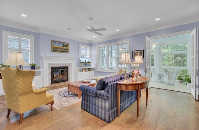 living room featuring ceiling fan, crown molding, wood finished floors, healthy amount of natural light, and recessed lighting