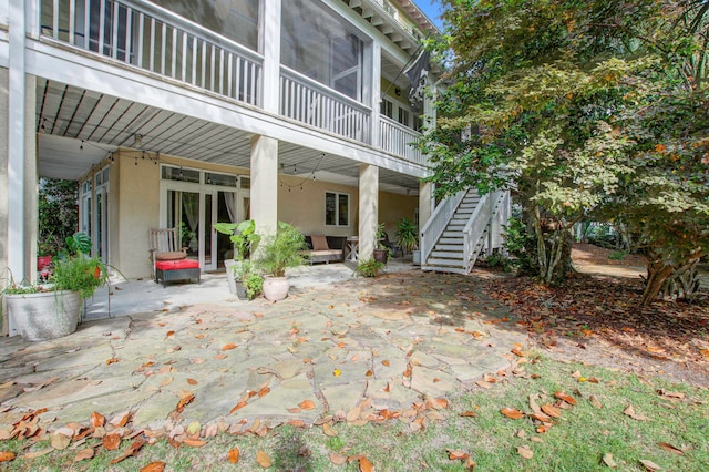 view of patio featuring ceiling fan