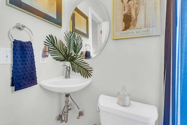 bathroom featuring sink and toilet