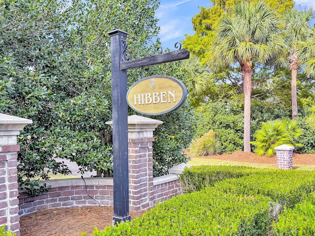 view of community / neighborhood sign